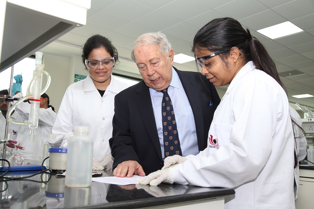  Dr Y K Hamied interacting with students at IISER Pune